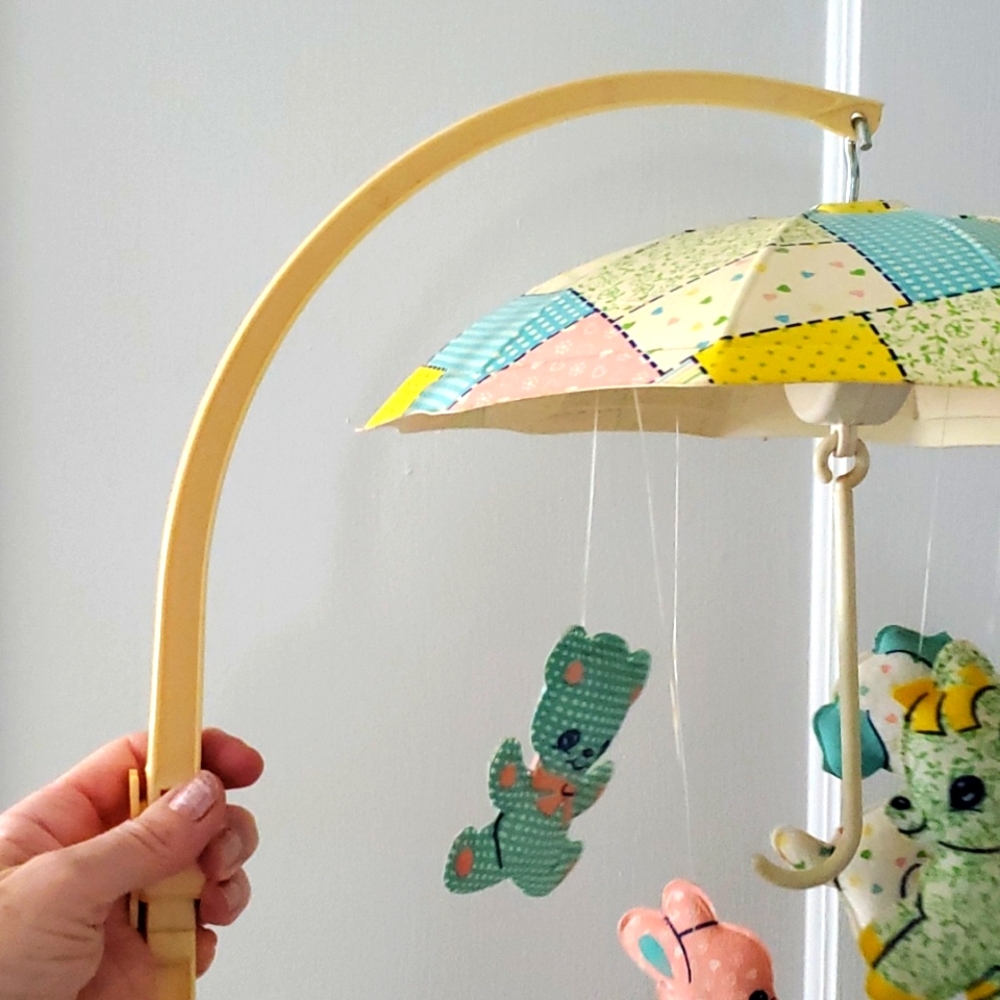 VTG Nursery Musical Mobile Crib Mount Or Wall Toy Decor Baby Elephant Kitty Pup